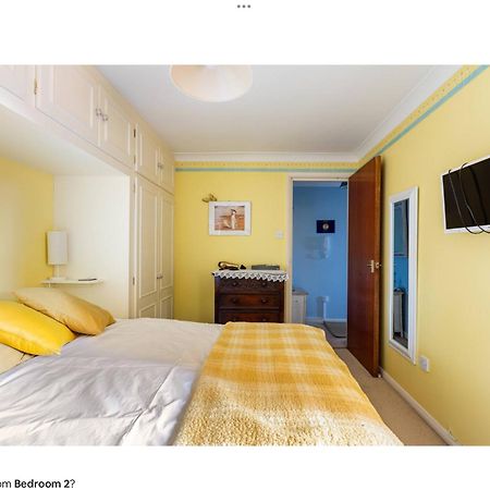 2 Bedrooms Apartment With Free Parking Лансинг Екстериор снимка